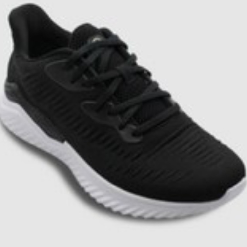 Men’s black NWT champion 9 athletic shoe